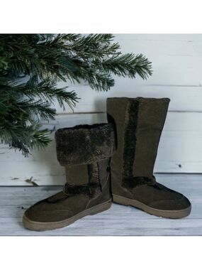 In Style Women’s Black Suede Boots Faux Fur Lined  Size 8